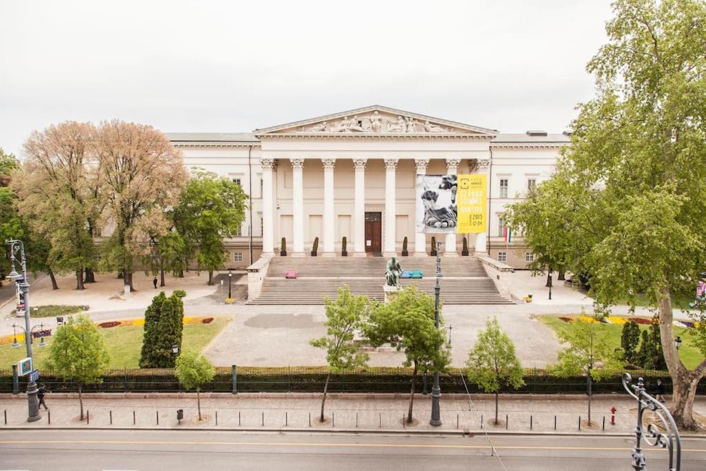 Central Apartment - Museum View — Photos 1